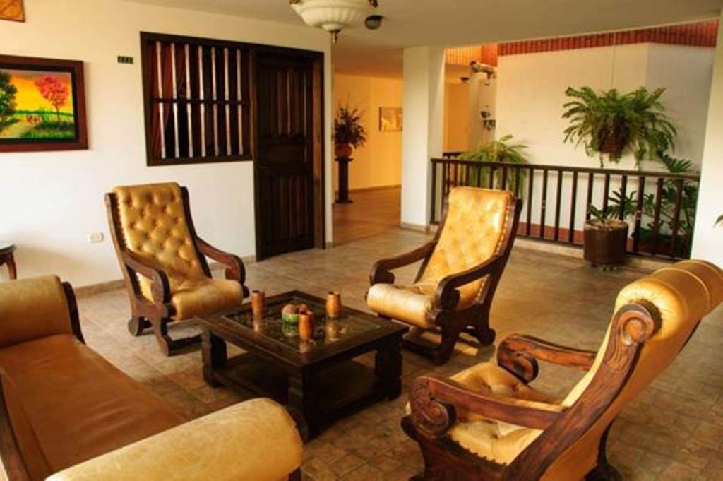 Hotel Las Nieves Giron Exterior photo