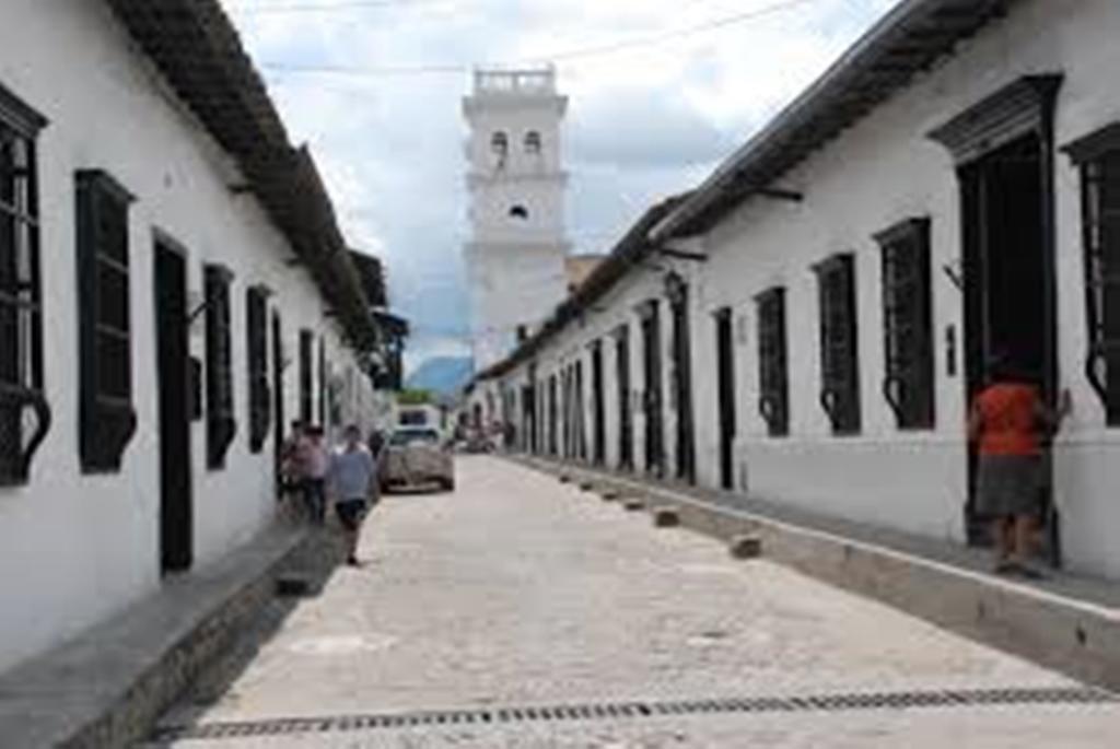 Hotel Las Nieves Giron Exterior photo